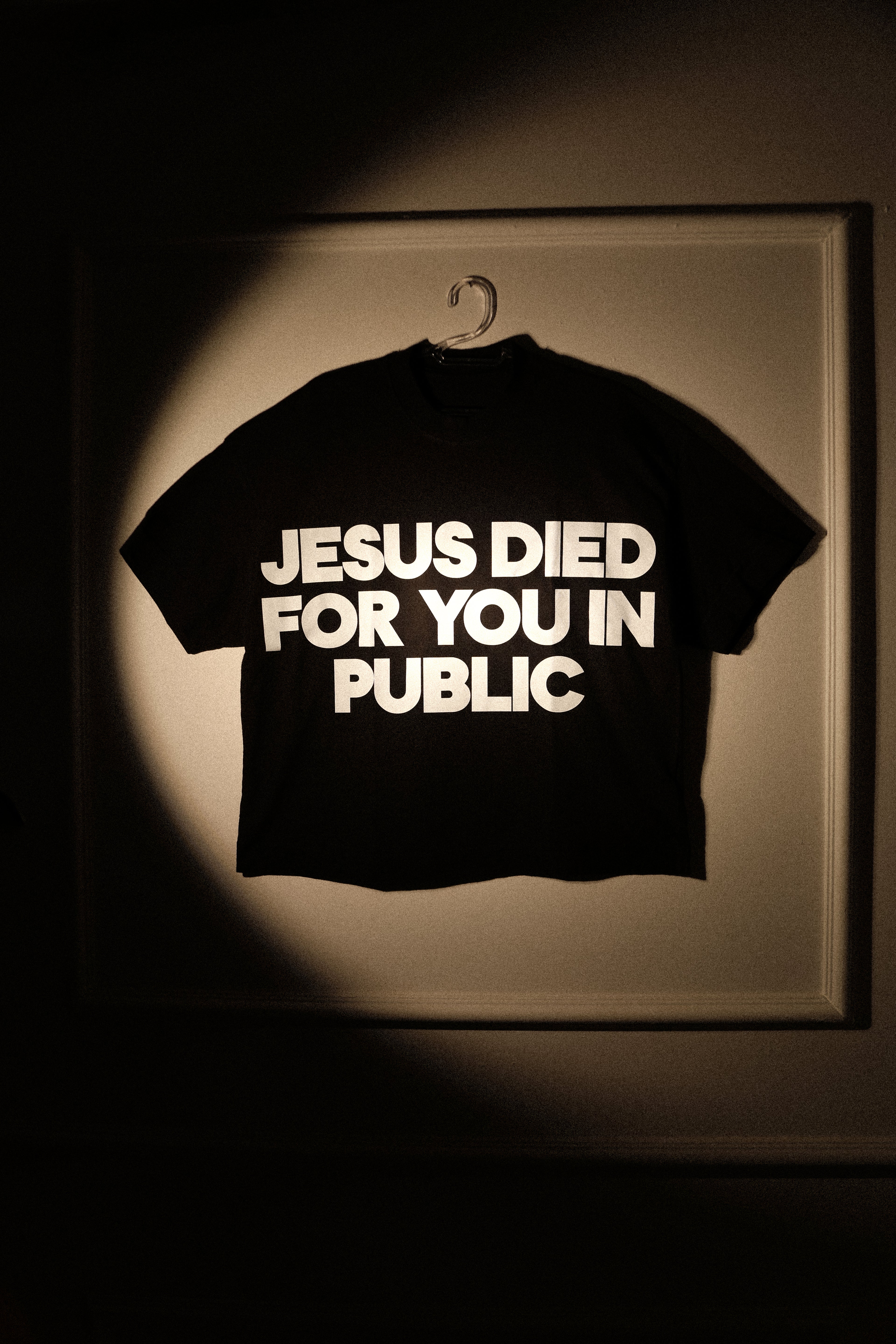 CAMISETA JESUS DIED FOR YOU IN PUBLIC PRETA