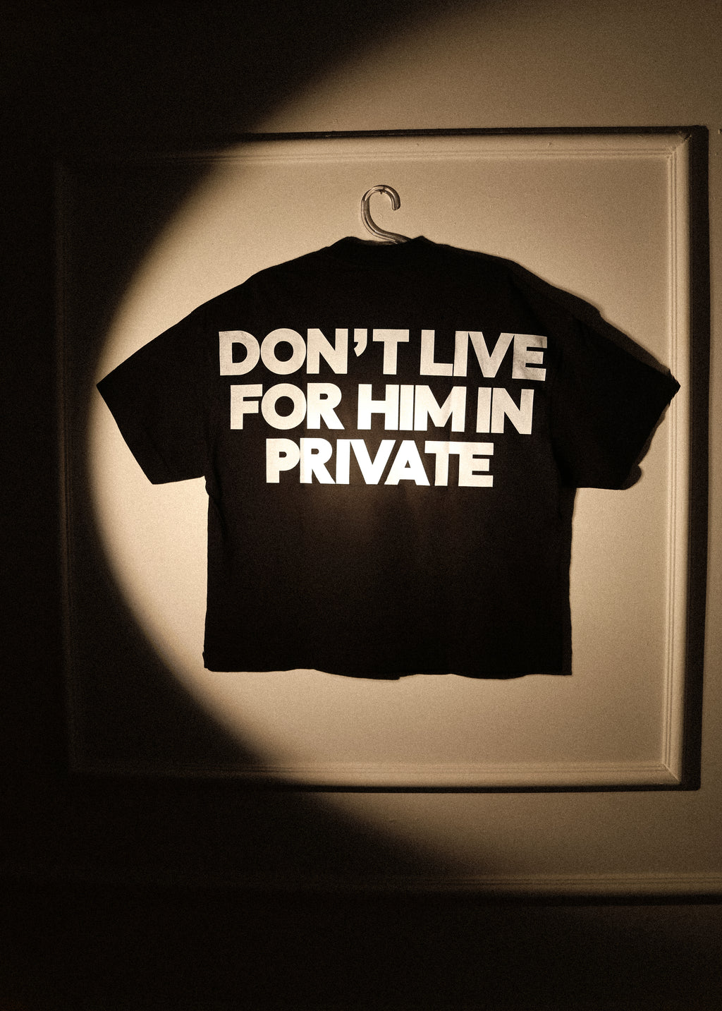 CAMISETA JESUS DIED FOR YOU IN PUBLIC PRETA