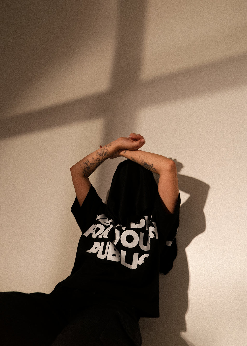 CAMISETA JESUS DIED FOR YOU IN PUBLIC PRETA